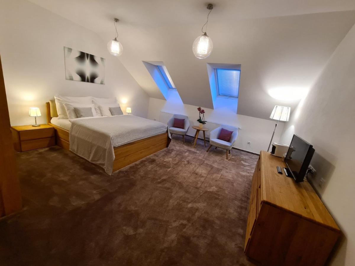 Penzion Na Sklepich Chrudim Bagian luar foto